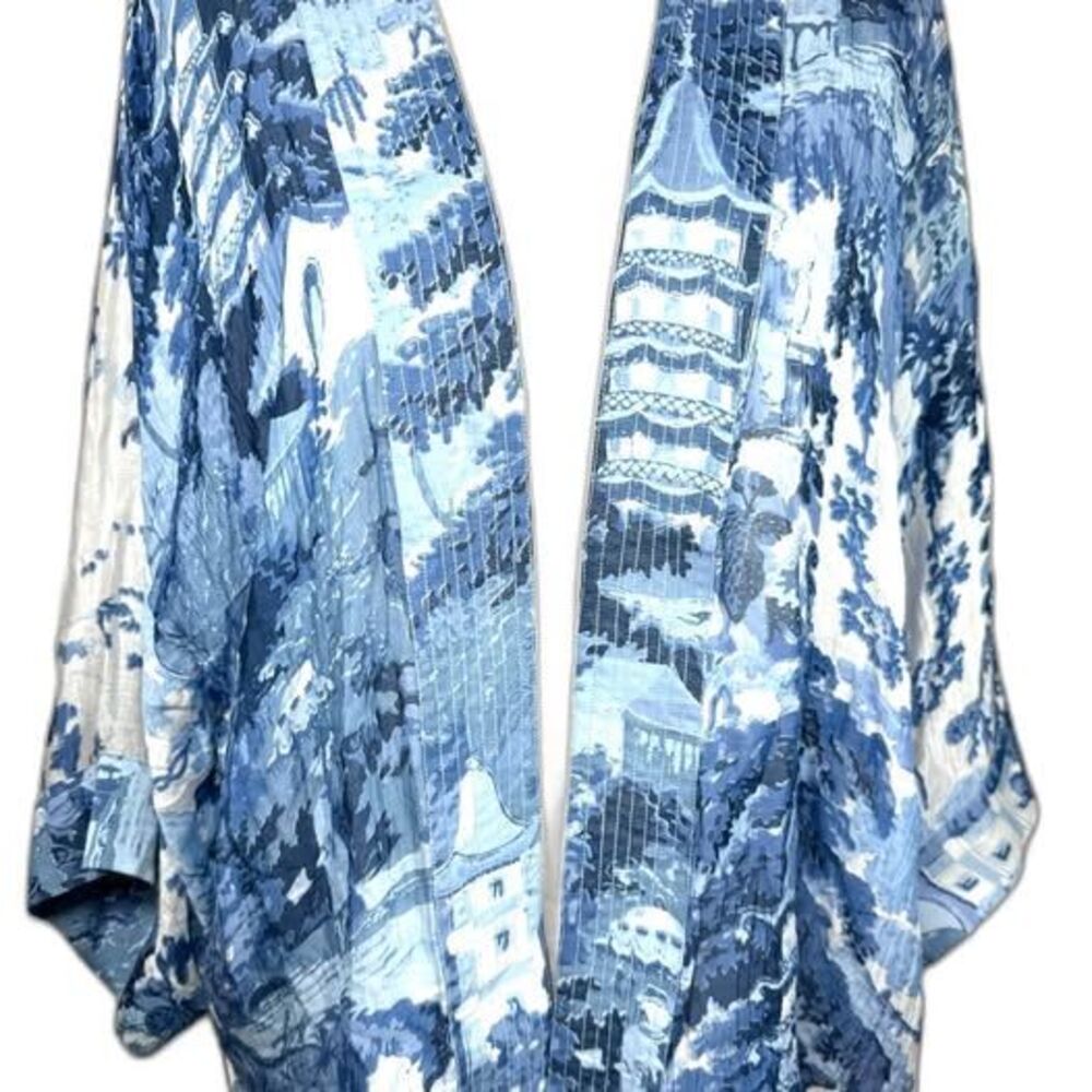 ONE HUNDRED STARS by Two's Company Short Kimono Blue White Asian Inspired Pagoda